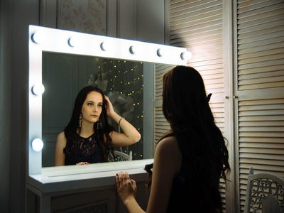 Are Lighted Mirrors Good For Makeup?