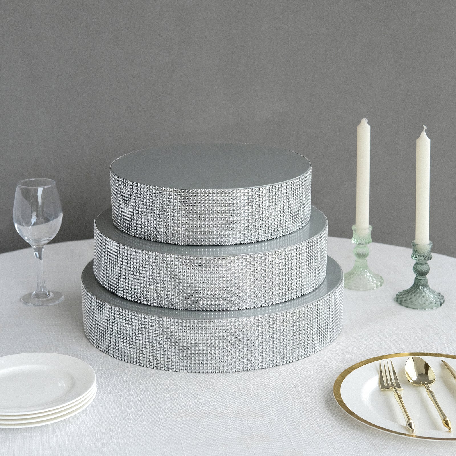 Silver wedding cake stand 16 round | Honestweddingadvice.com