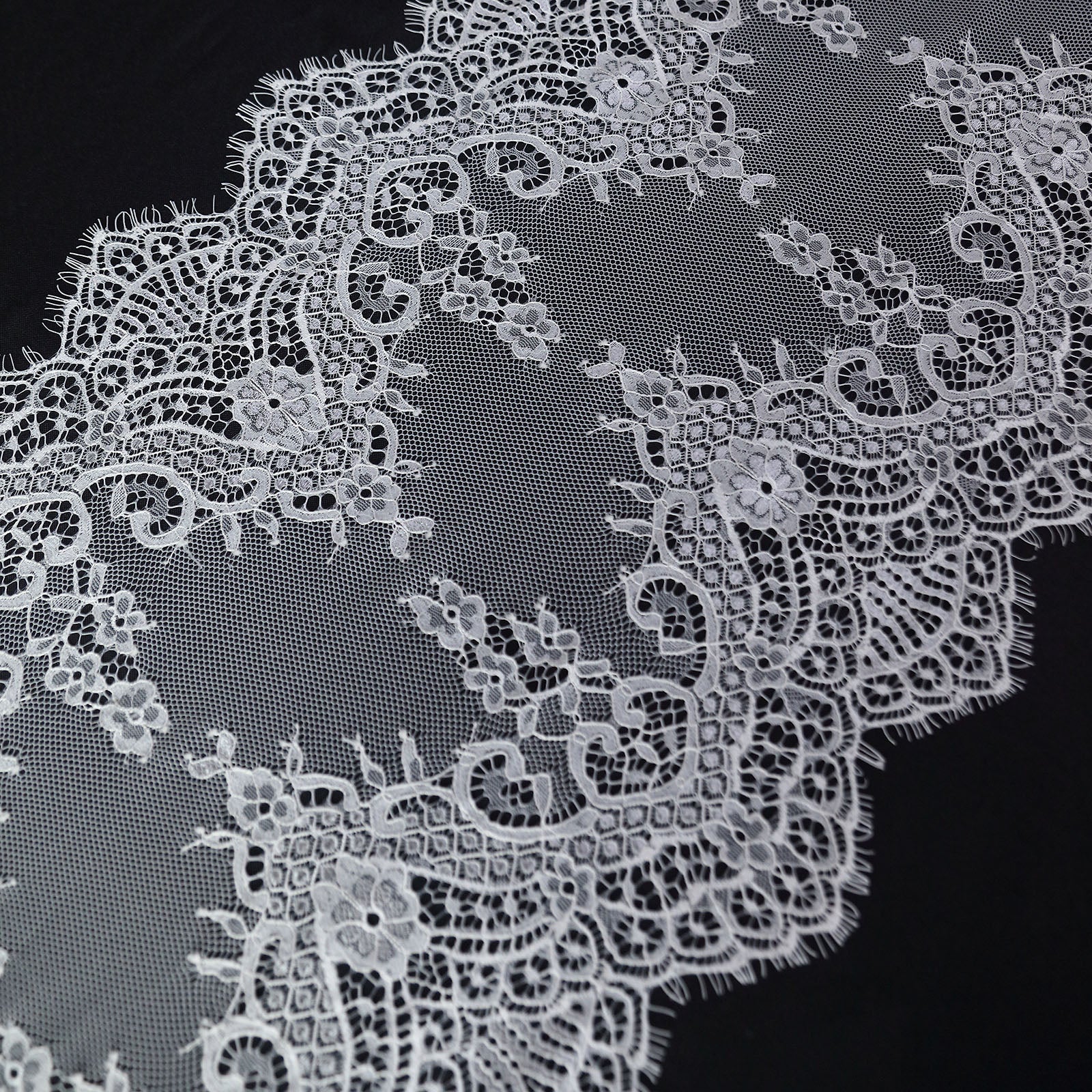 Premium Lace Table Runner with Scalloped Edges – eHomemart